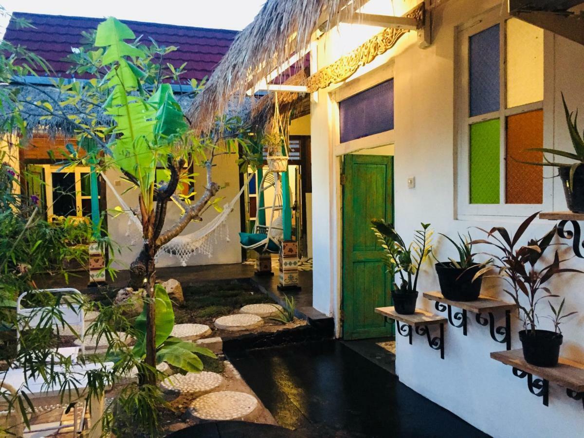 Hostel The Bodhi Tree Karimunjawa-Inseln Exterior foto