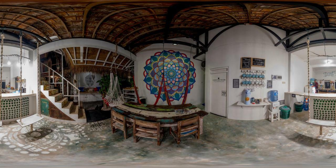 Hostel The Bodhi Tree Karimunjawa-Inseln Exterior foto